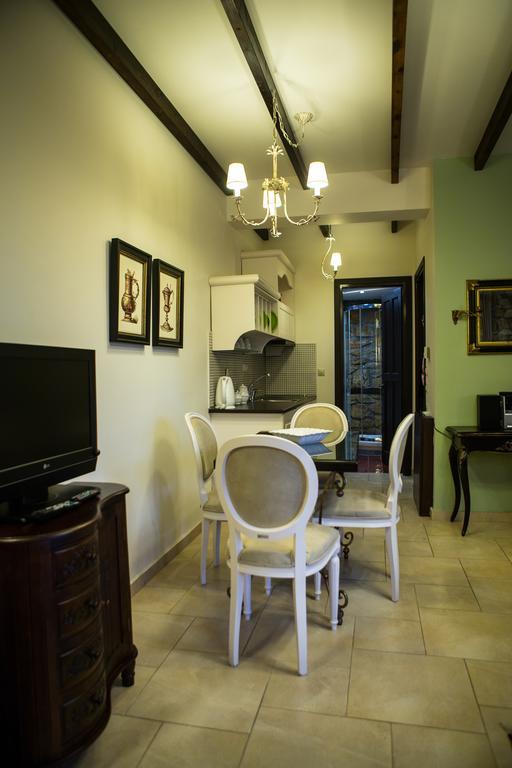 Archontiko Emmanouilidi Suites Loutraki  Luaran gambar