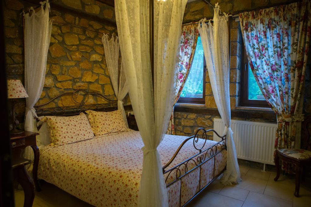 Archontiko Emmanouilidi Suites Loutraki  Bilik gambar